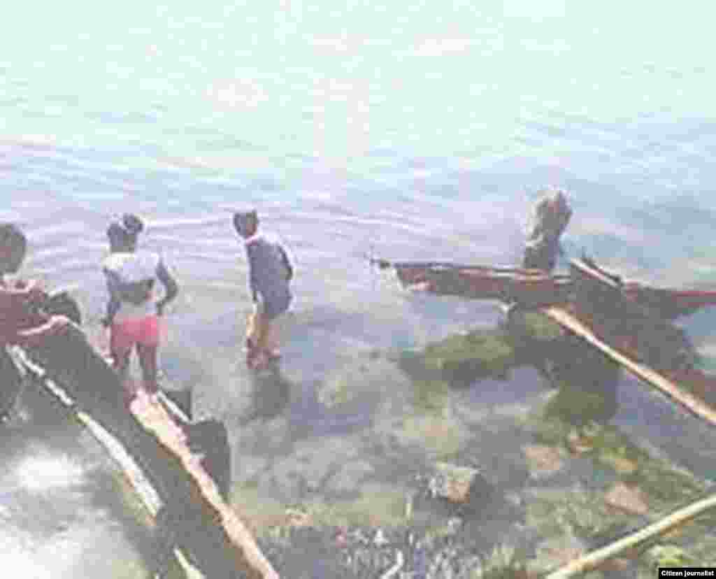  El reportero ciudadano Rodrigo Alberto Rodríguez recorre con su lente el área que antes fue el malecón del poblado de Regla situado en la Bahía de La Habana. 