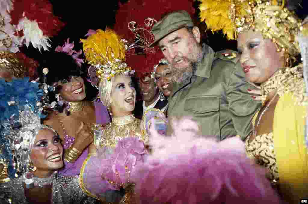 En 1986 Fidel Castro visitó con el ex presidente español Felipe González la sala Tropicana en La Habana.