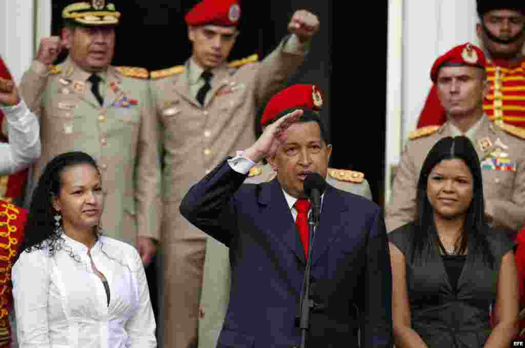 Fotografía de archivo de Hugo Chávez junto a su hija María Gabriela.