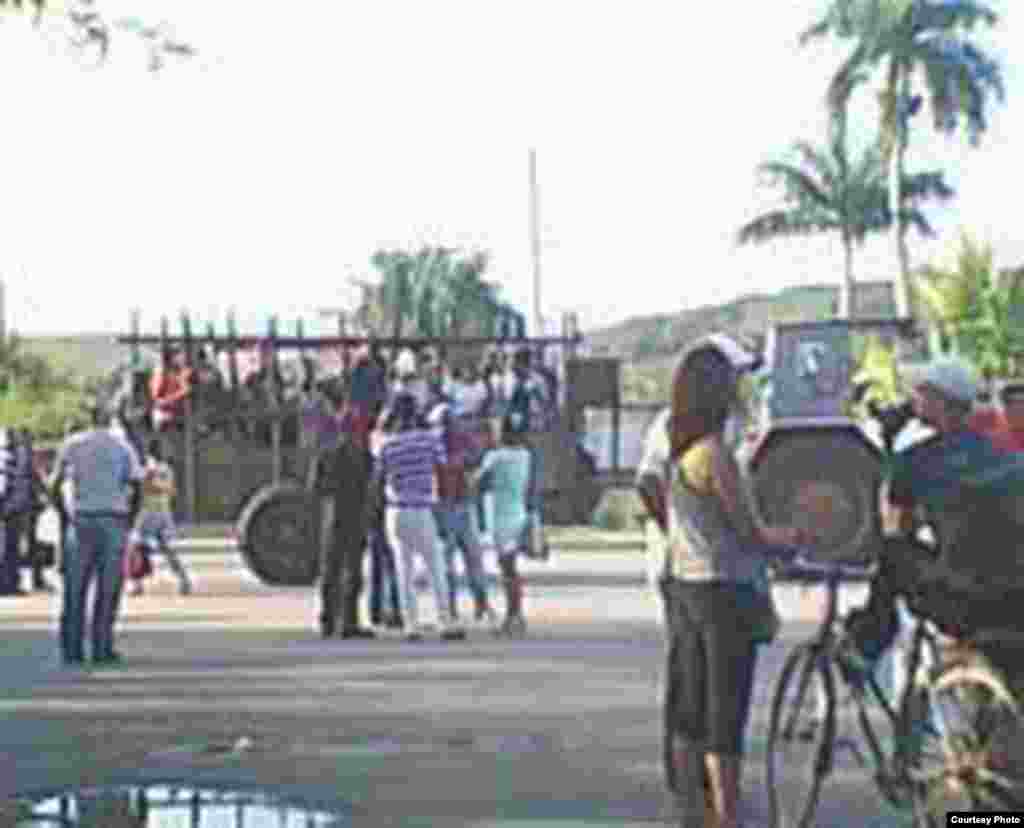 Las condiciones de vida de los pobladores del barrio San Diego en Bahía Honda, situado en la costa norte cubana ha sido captada por el lente de Rodrigo Alberto Rodríguez Verdecia de la Red Cubana de Comunicadores.