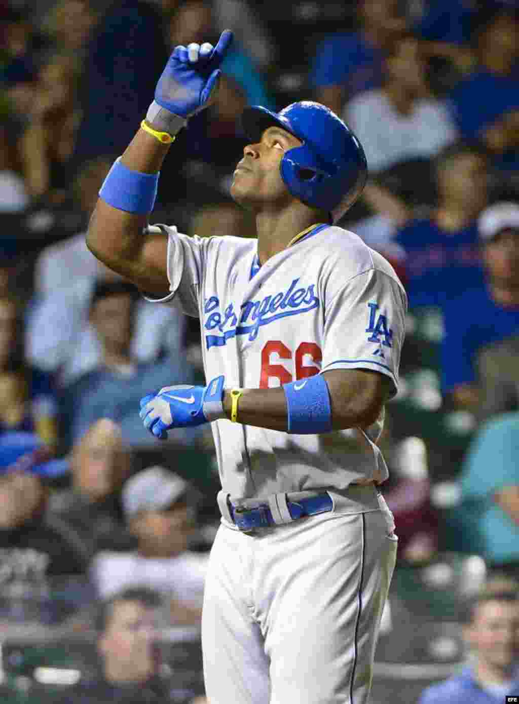 El jardinero derecho de los Dodgers, Yasiel Puig, sacó del sótano al equipo angelino.