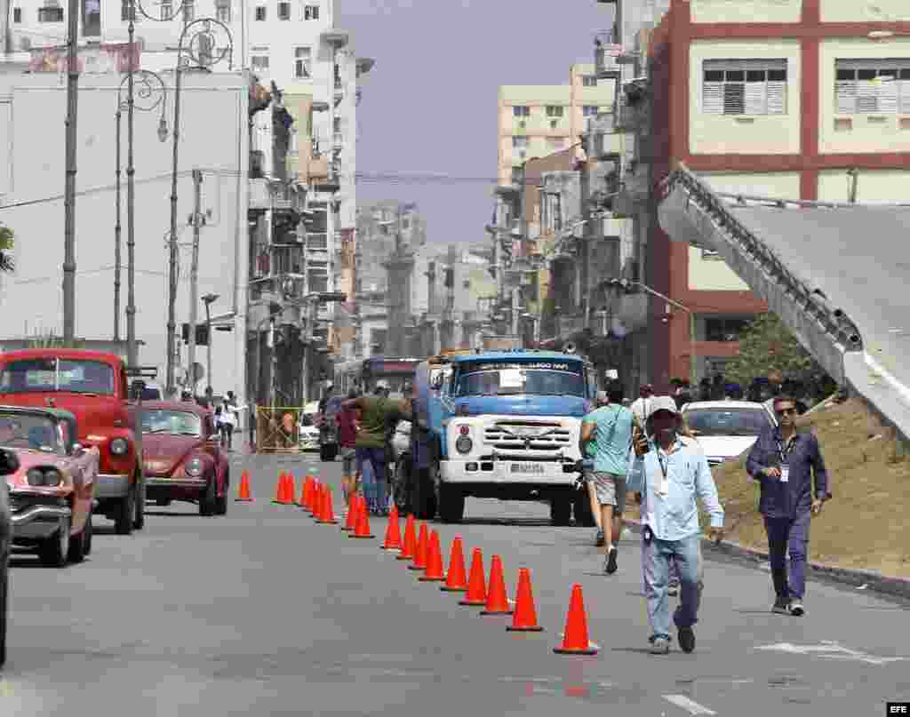 Filmación de la película "Fast & Furious 8" (Rápido y Furioso 8) en Cuba.La próxima entrega de la saga de acción se estrenará en Estados Unidos el 14 de abril de 2017, con F. Gary Gray en la dirección. Dwayne Johnson, Jason Statham, Ludacris, Tyrese Gibson y Kurt Russell, entre otros, completan el reparto del largometraje.