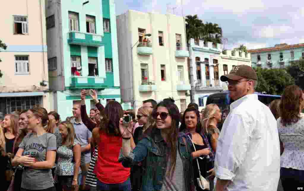 Estudiantes estadounidenses que viajan en el crucero académico "M.V. Explorer" visitan la Universidad de La Habana