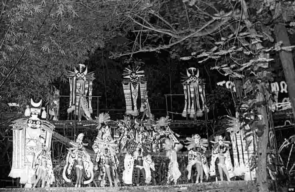Momento del espectáculo que se ofrece en el Cabaret Tropicana, La Habana 1984.